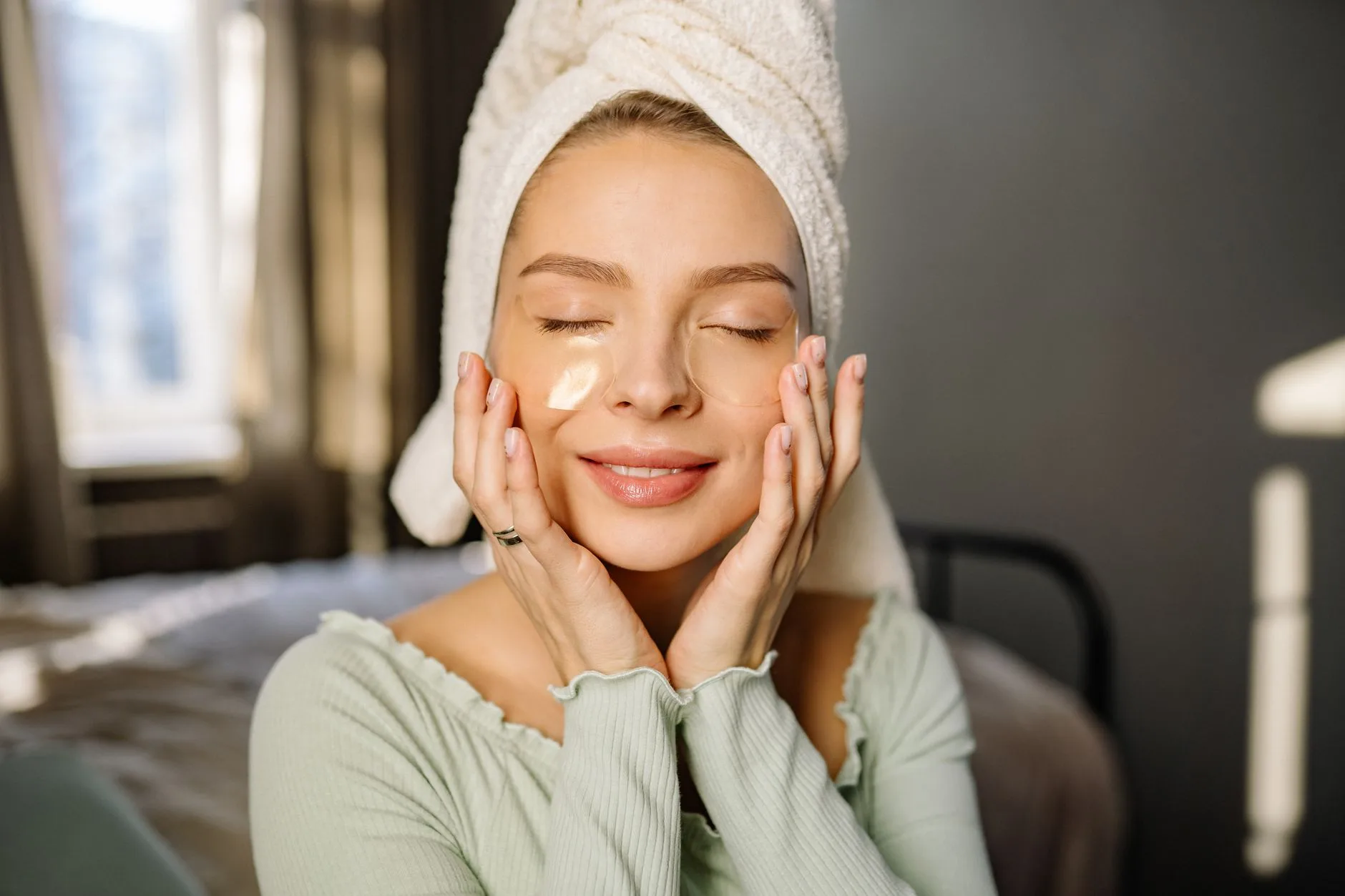 Gentle eye treatment for fine lines and dark circles